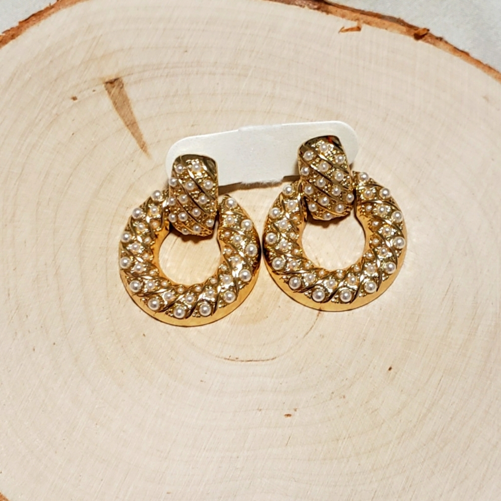 Gold (plated) Earrings with rhinestones